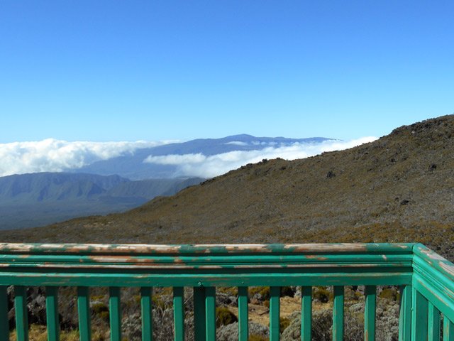 Une halte au gîte, soit pour la nuit, soit avant de grimper au Piton des Neiges