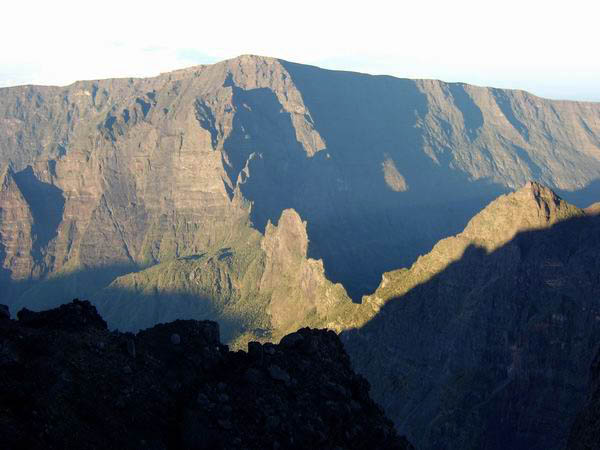 Les Salazes et le Grand Bénare au lever du soleil