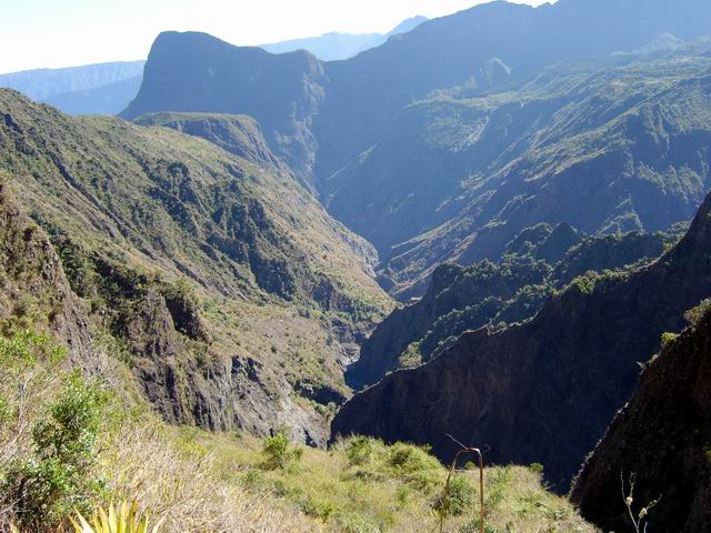 Vues plongeantes sur la Rivière des Galets