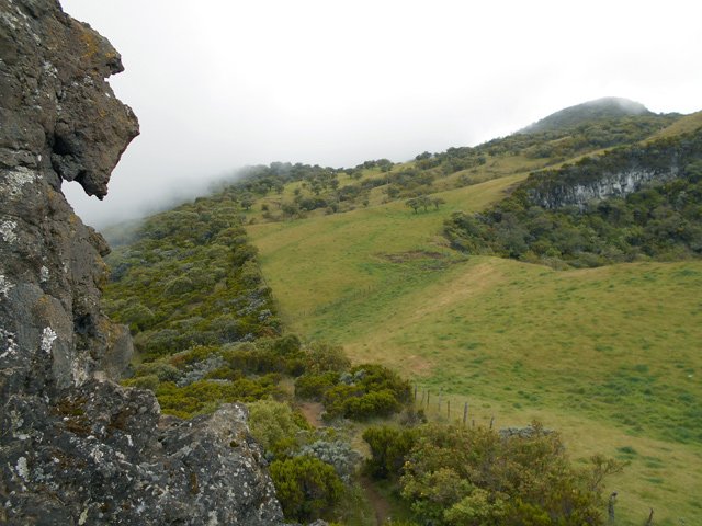 Vue sur le Trou Blanc depuis le promontoire rocheux