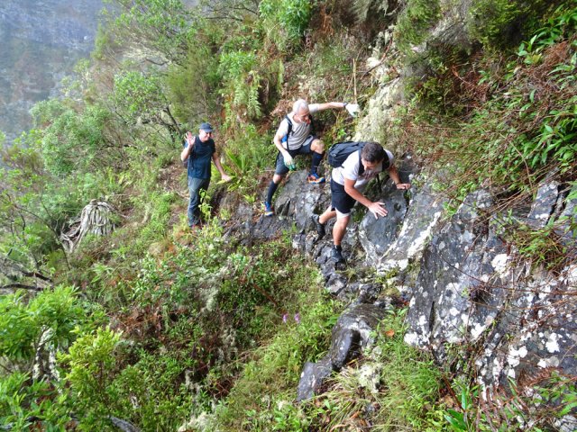 Passage de quelques cm pour poser les semelles
