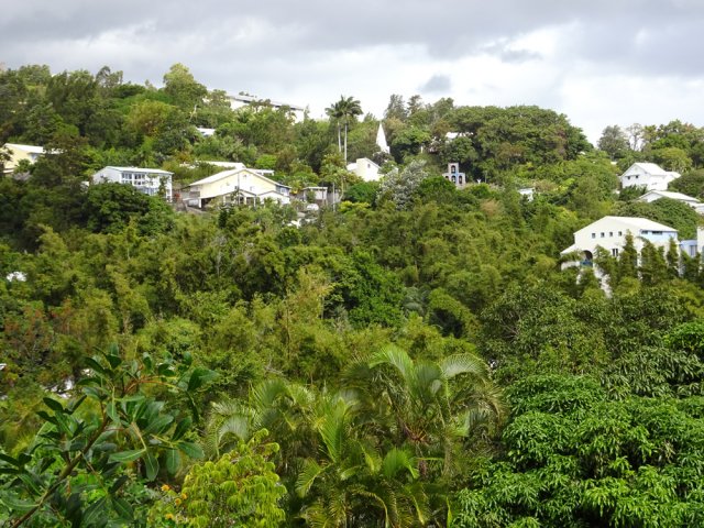 Point de vue sur l'église Saint-Gabriel de la Montagne