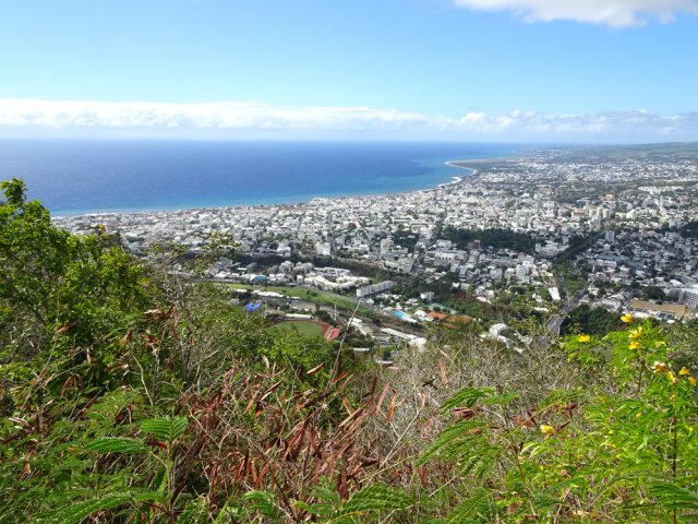 Vaste panorama jusqu'à Sainte-Marie depuis la grande case blanche
