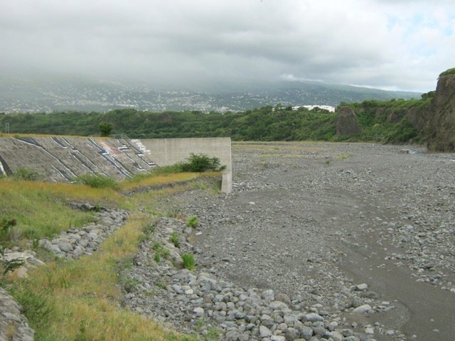 Les ouvrages de ralentissement de l'eau servent heureusement assez peu souvent
