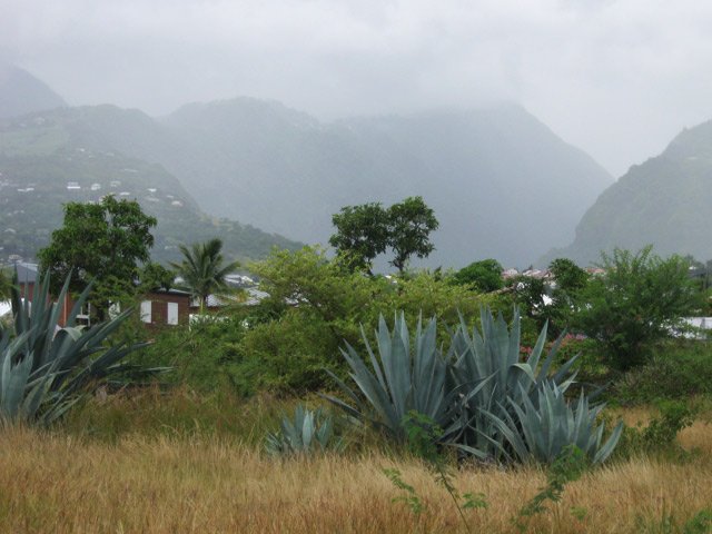 Il peut pleuvoir fortement à Dos d'Ane tandis que le soleil écrase tout sur le littoral