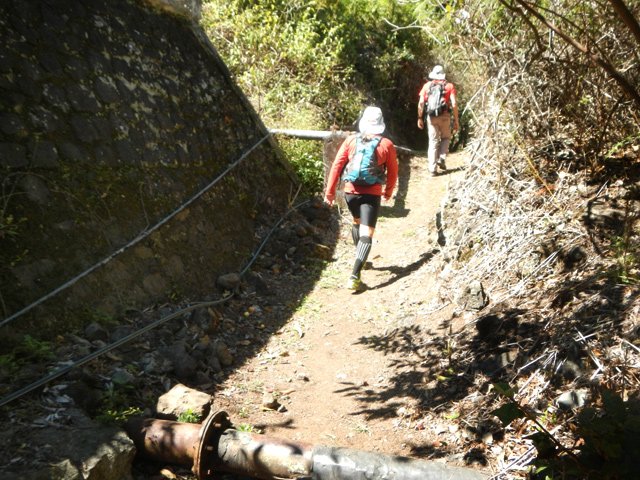 Début de la descente après avoir enjambé le tuyau