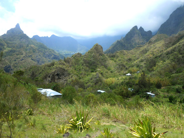 Dernier regard sur Îlet Haute avant d'entamer la descente vers le Pavillon