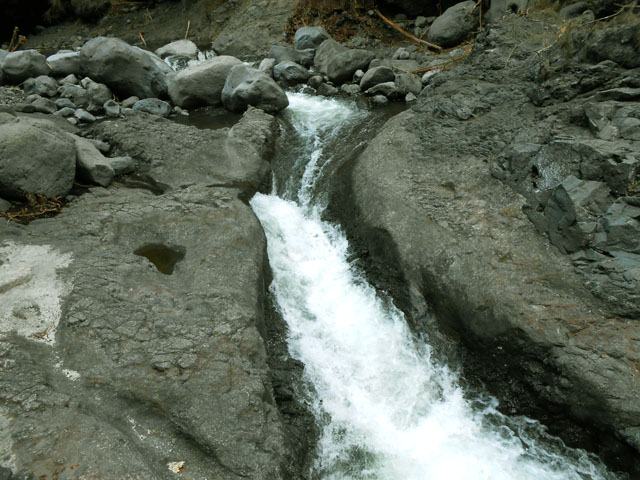 Le nouveau gué créé pour rejoindre la route de Cilaos au-dessus du Pavillon