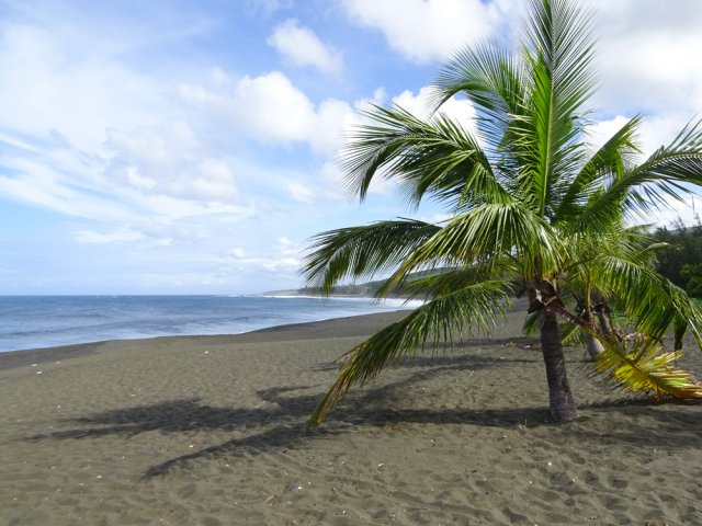 La très longue plage de l'Etang Salé les Bains
