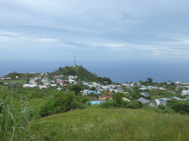 Le Piton du Calvaire et la Plate depuis le Chemin de Découverte.