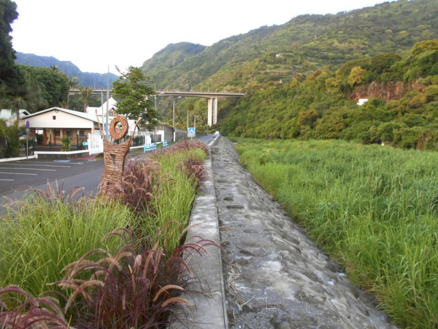 La digue de la Rue de la Digue, facile pour marcher hors circulation
