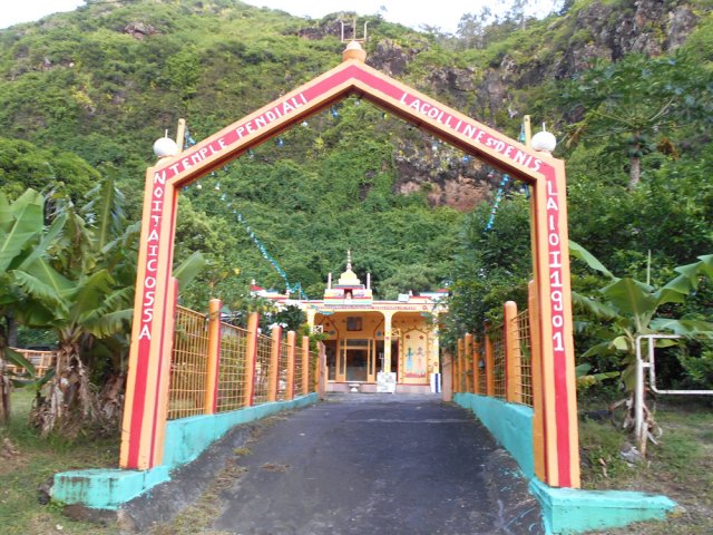 Le temple Pandialé La Colline au Bas de la Rivière