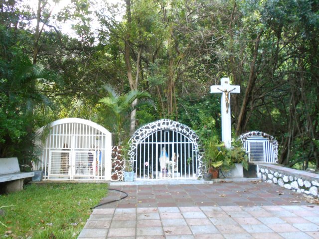 Quelques oratoires en bordure de rivière