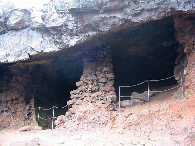 Vestiges des puits couverts destinés au stockage de la glace