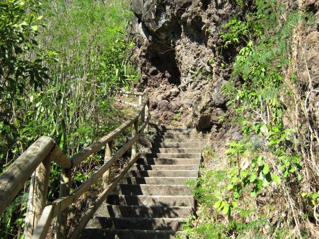 L'escalier remontant vers le village du Ouaki