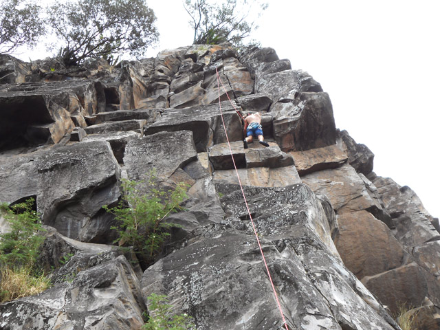Un des murs, très technique, de la zone de grimpe