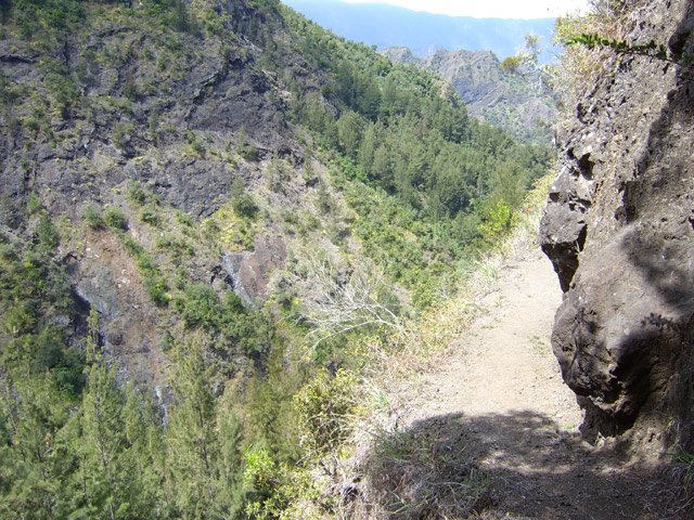 Une partie un peu étroite et vertigineuse proche d'une roche