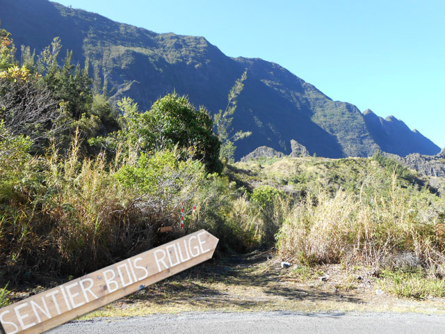 Une des extrémités du Sentier Bois Rouge