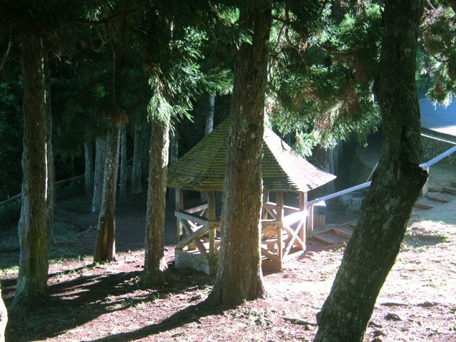Le kiosque situé au départ du sentier des Ouvriers