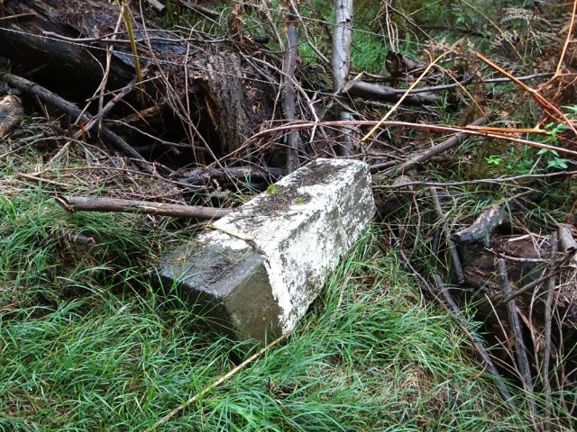 La haute borne a été déterrée et déplacée