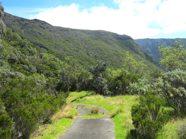 Début de la descente facile vers le Fond de la Rivière de l'Est par la Rampe Liot