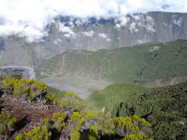 Nouveaux panoramas lorsque l'on marche sur le rein étroit