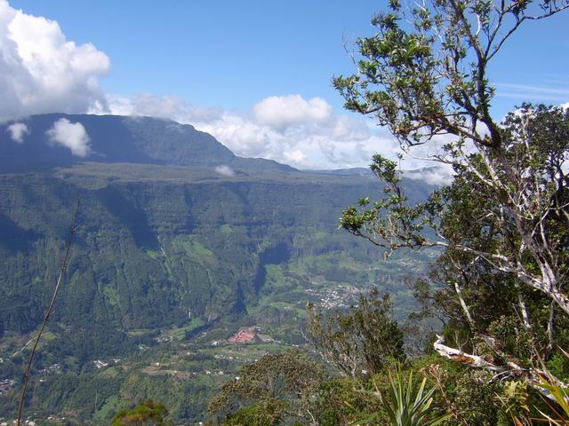 Salazie et le Voile de la Mariée au loin