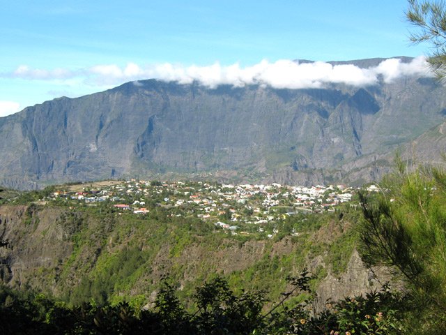 Panorama sur Cilaos depuis une trouée