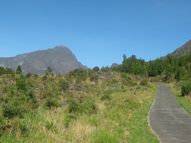 Le Grand Bénare depuis la petite route transversale