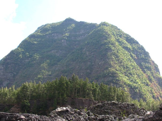 L'impressionnant Rein de Bouc proche du barrage de Mahavel