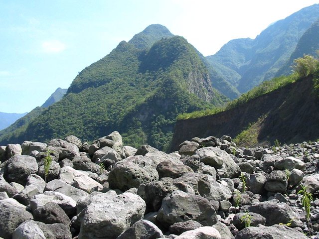 Fin des galets de la Rivière des Remparts avant la remontée à Grand Coude
