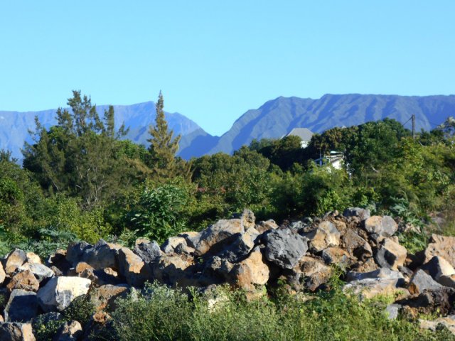 Point de vue sur le Grand Bénare et le Piton des Neiges depuis le parking