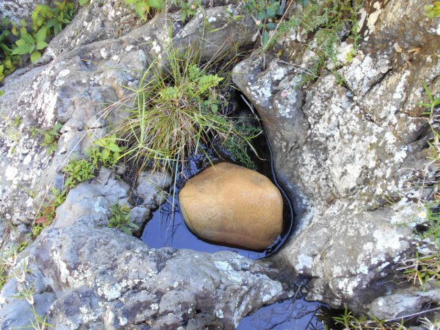 Le galet, s'il reste, finira sans doute par creuser une marmite