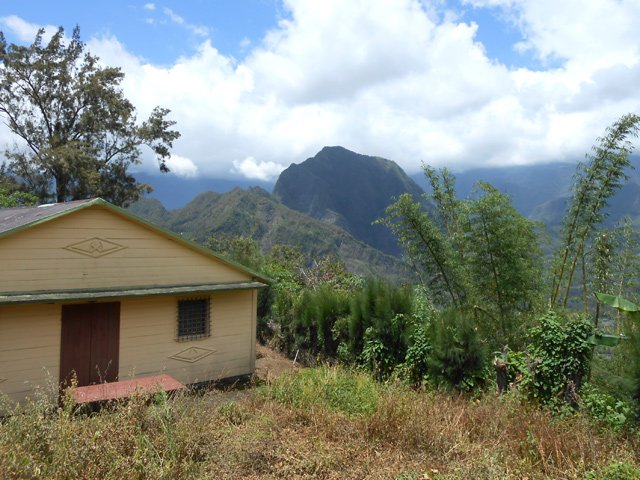 Une case isolée de la Mare à Martin