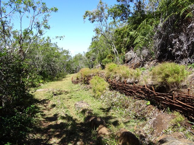 La piste est aménagée jusqu'au village des Canaux
