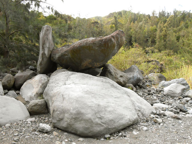C'est la journée des beaux, gros et curieux rochers