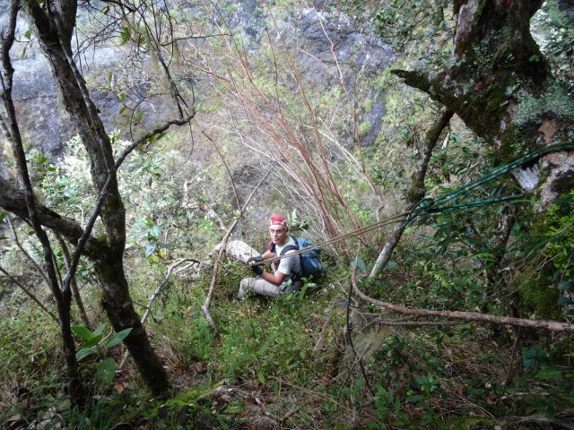 La montée s'achève au spot de descente des canyoneurs