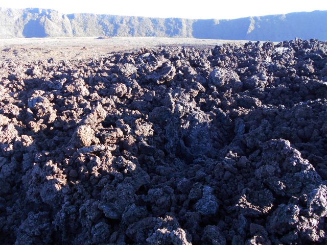 Une couche de plusieurs mètres de gratons instables a recouvert le sentier