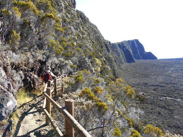 Un vrai balcon d’où l'on profite encore des vues sur la Fournaise