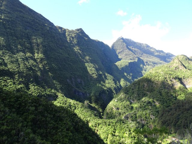 Petit coup d'œil sur la vallée du Bras Bémale et le Sentier Augustave