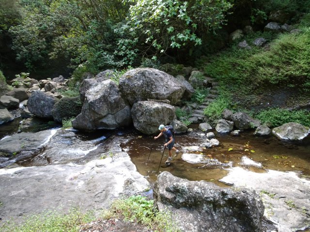 On franchira de très nombreux gués et échelles
