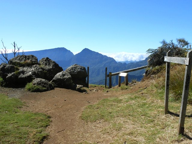Le très classique départ du sentier vers Roche Plate