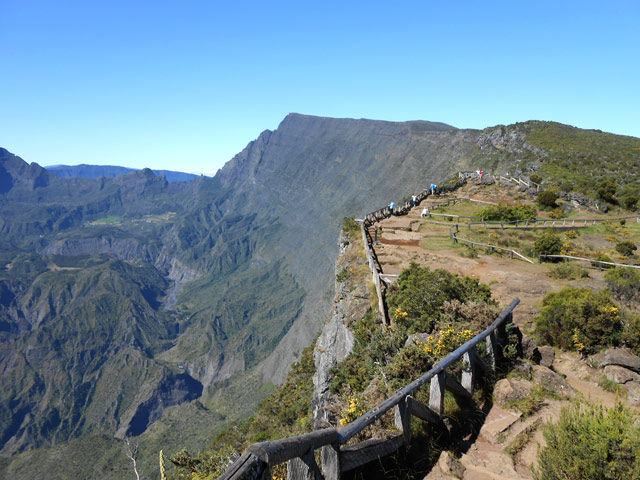L'immense belvédère du Maïdo destiné aux touristes n'ayant pas le temps de randonner