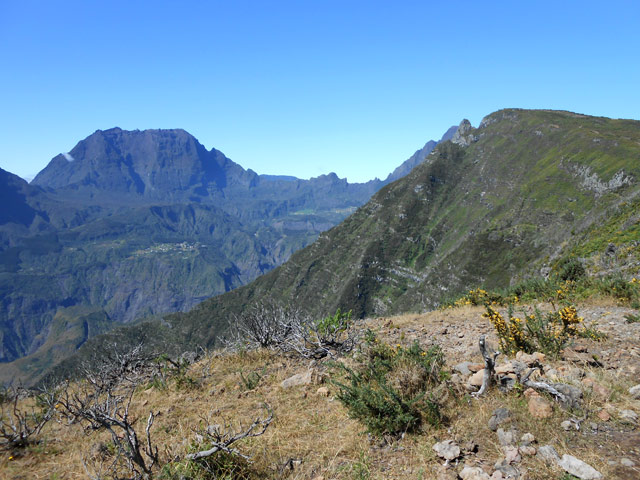 Le Gros Morne et le Maïdo qui cache le Grand Bénare