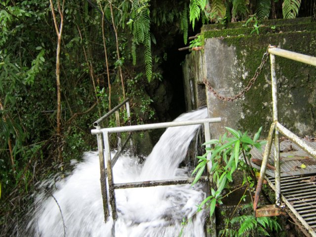 Le trop plein du captage crée parfois une nouvelle chute
