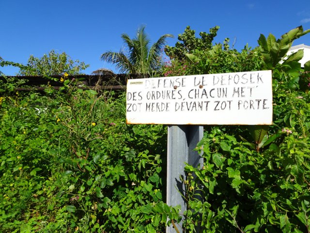 Un peu de lecture lors de la traversée des zones urbaines
