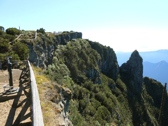Fin de la longue montée avec le belvédère sur Mafate