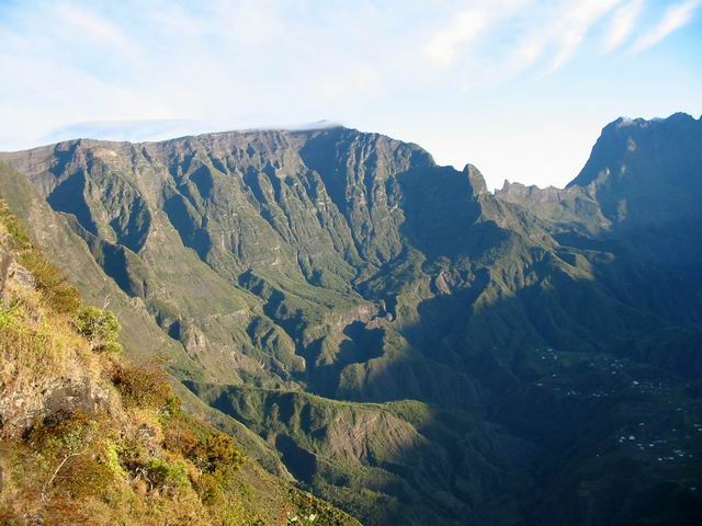 Le Cirque de Cilaos vu depuis le Petit Mapou, après la Fenêtre des Makes