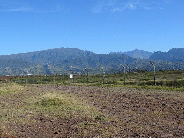 Encore de beaux panoramas depuis la piste entourant l'aéroport