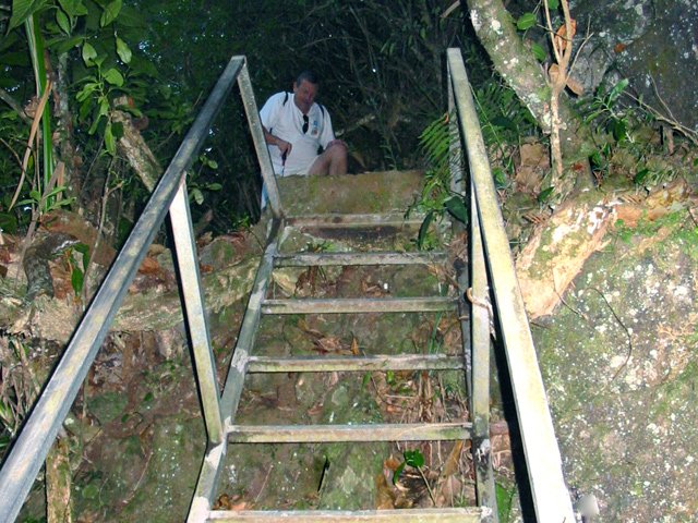 Une échelle pour franchir une petite barre rocheuse